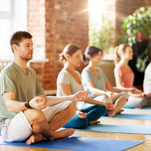 yoganice_cours_en_salle_meditation.jpg